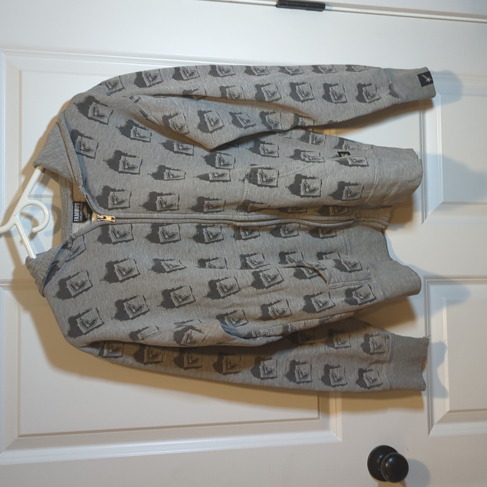 FAMOUS Hoodie